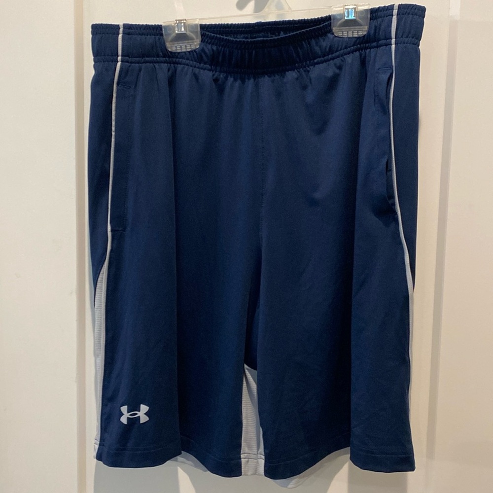 Men’s Under Armour Dri-Fit Shorts. Navy/Gray. Drawstring waist. Size Large